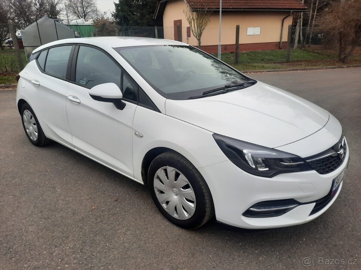 Astra benzín 81 kW Hatchback manuál - 2