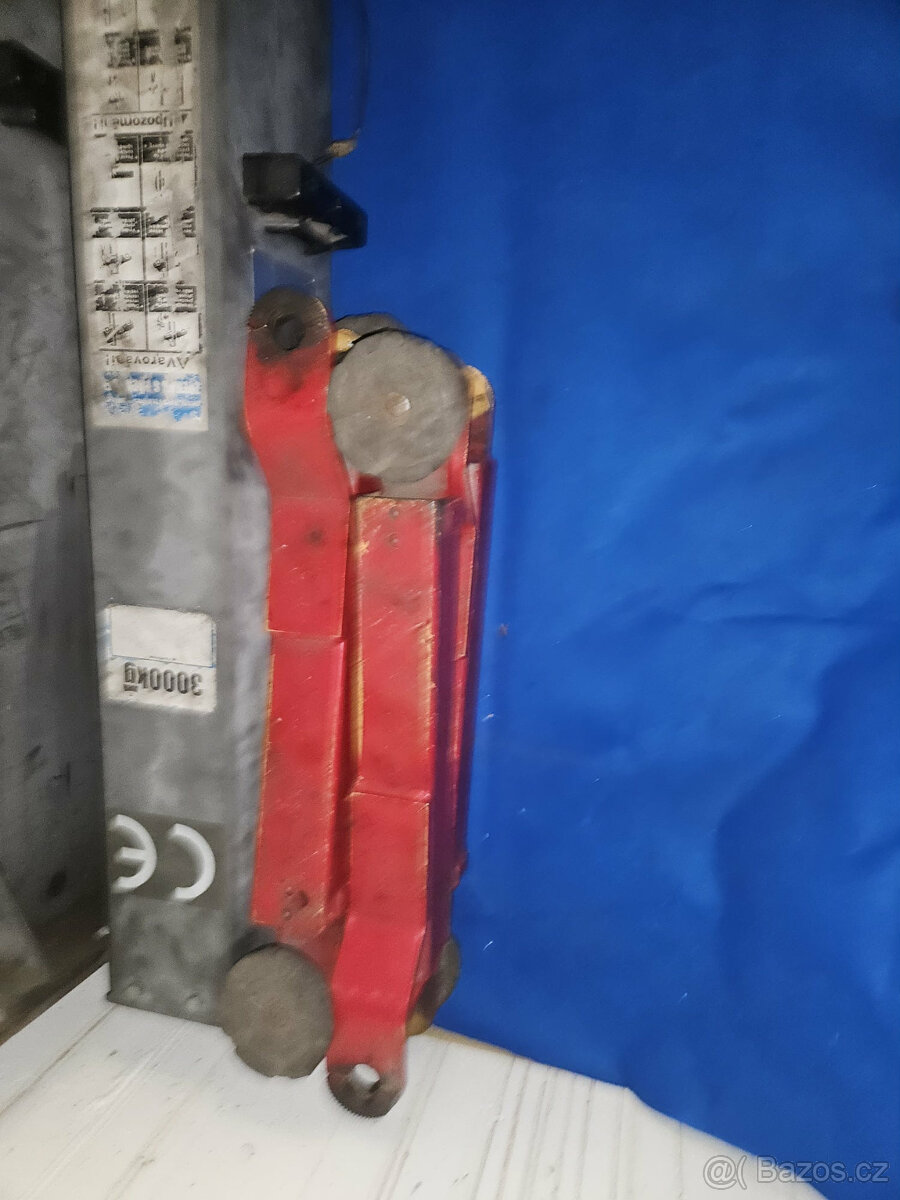 Dvousloupový hydraulický zvedák/hever s přejezdem 3t - 2