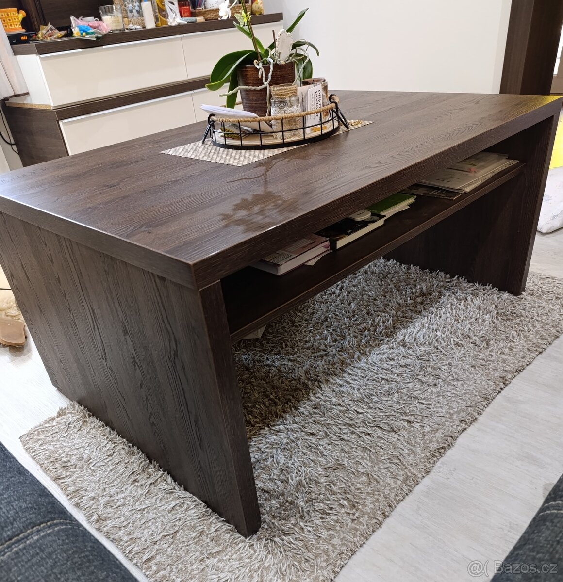 Kvalitní konferenční stůl s odkládací poličkou - 2