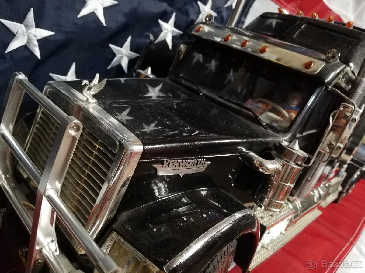 Kenworth W 900L 1:14 - 2