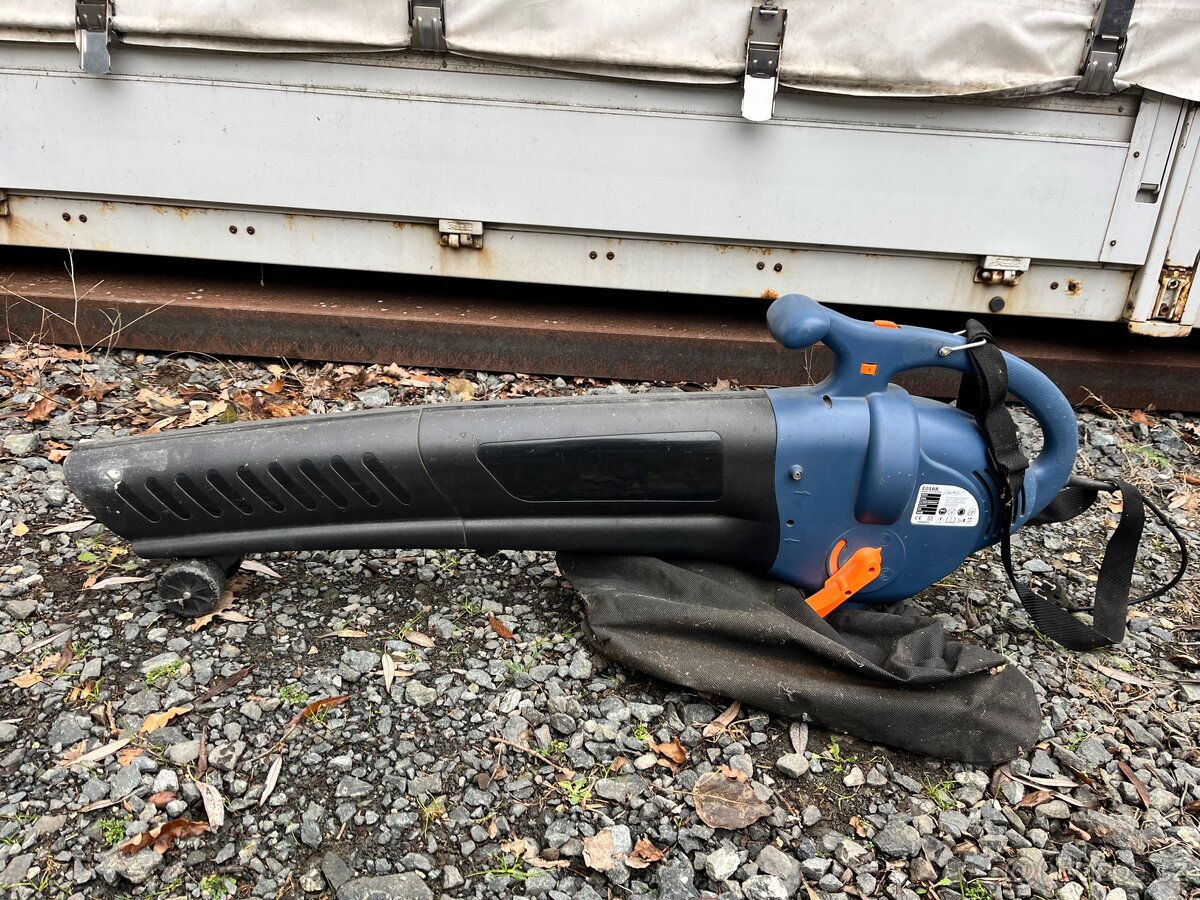 Fukar a vysavač na listí - 2