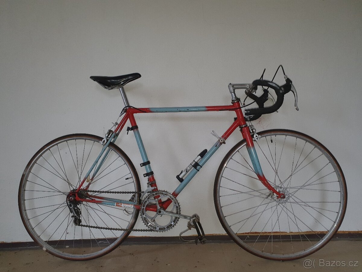 Silniční kolo Favorit - 2