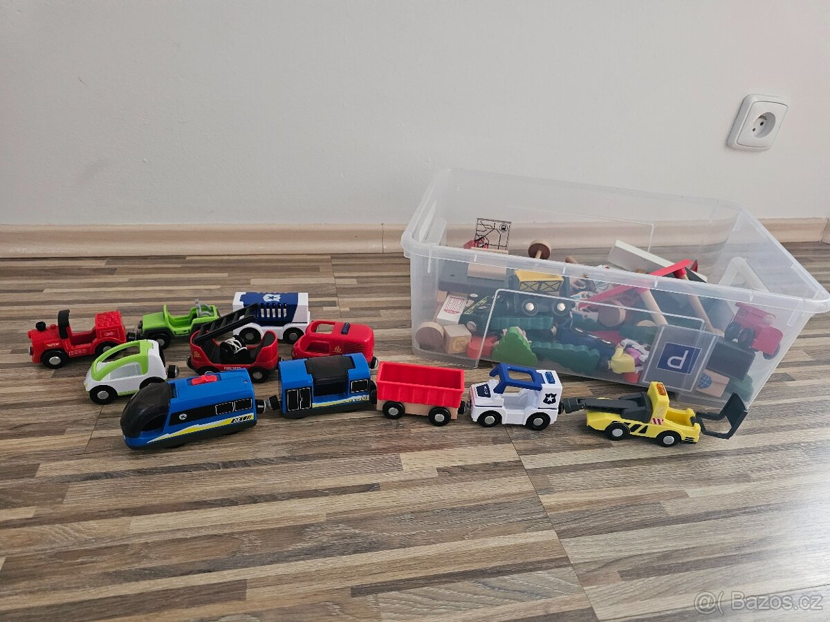 Prodám dřevěné vláčky dvě sady+Lidl vláček na dál. ovládán - 2