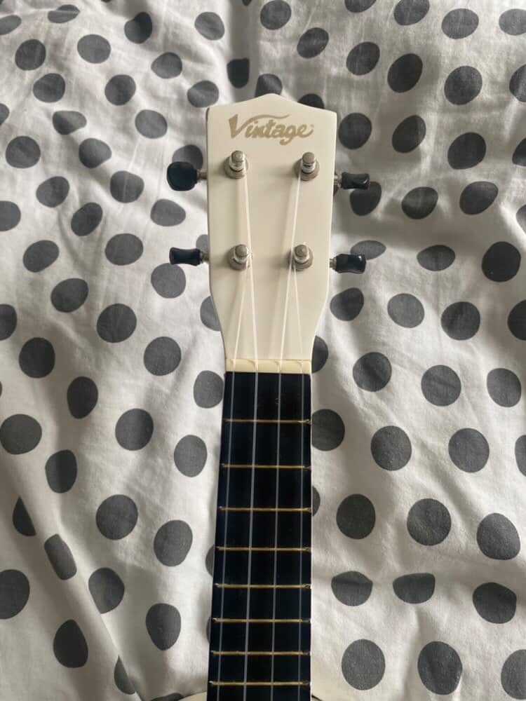 Bílé ukulele nové - 2