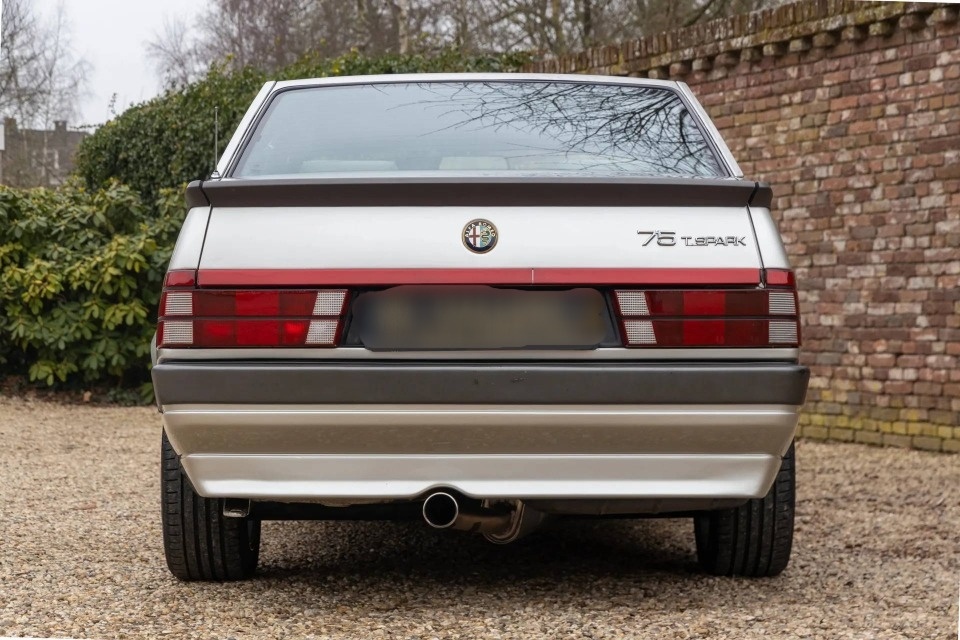 Alfa Romeo 75 2.0 Twin Spark 1988 - 2