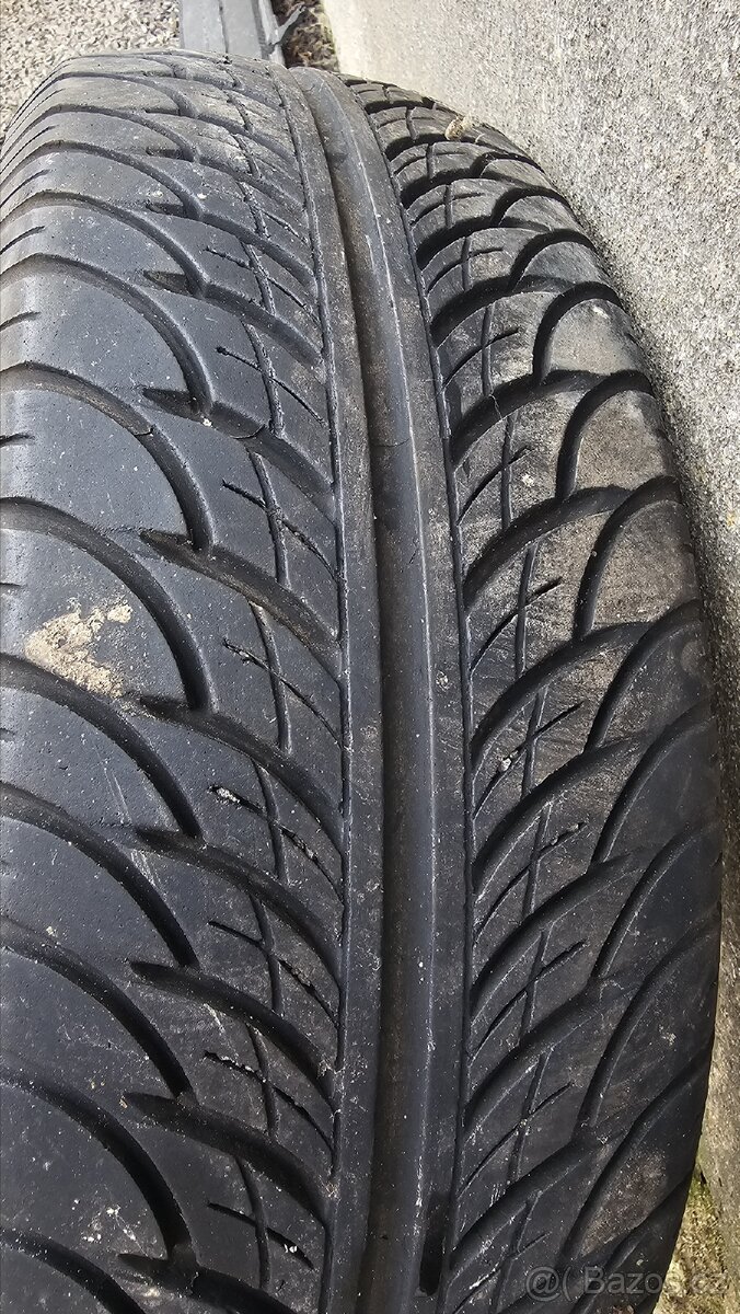 Pneu 185/60 R14 - 2