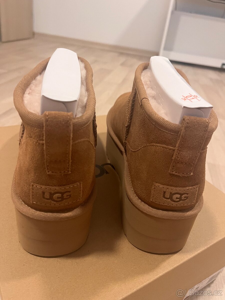 Boty UGG Classic ultra s platformou - 2
