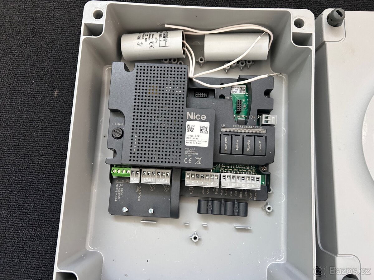 Kompletní set pro řízení dvoukřídlé brány - 2