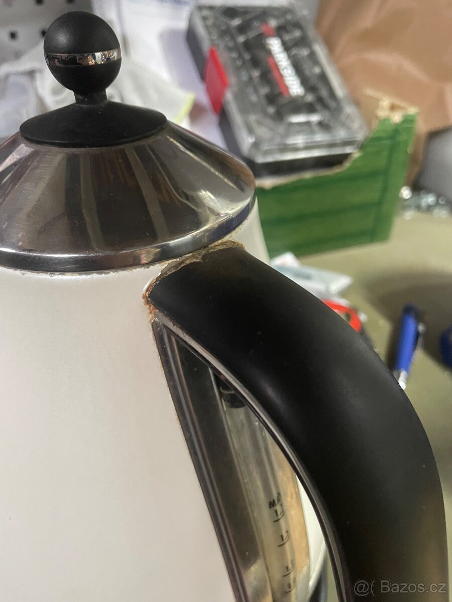 Rychlovarná konvice delonghi - 2