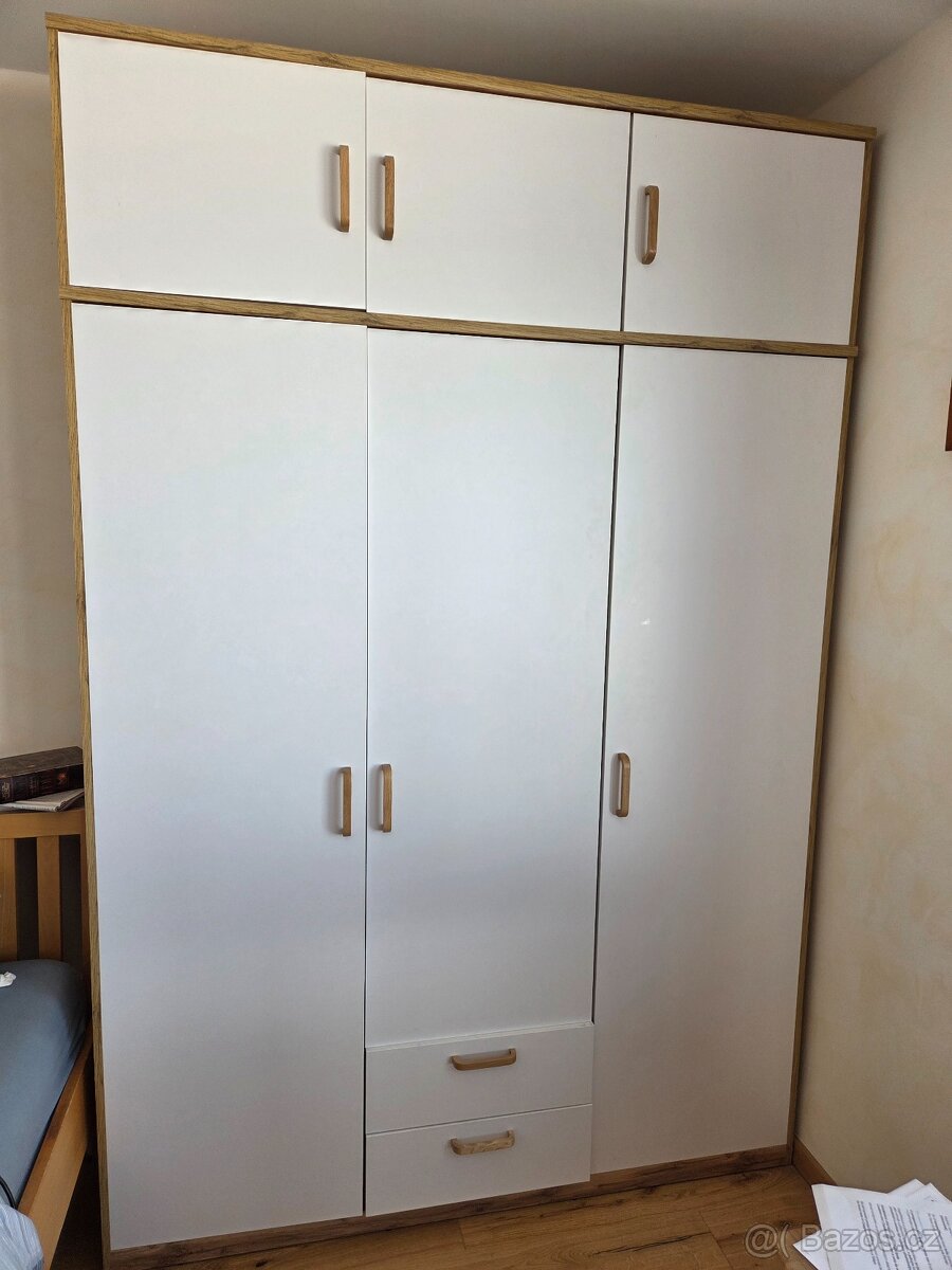 Šatní skříň s nástavbou - 2