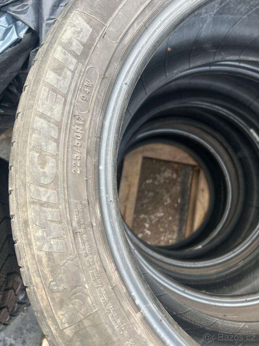 Pneu Michelin 225/50-R17 - 2