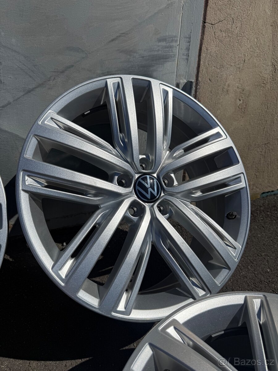 Originál VW R19 5x112 R-line - 2