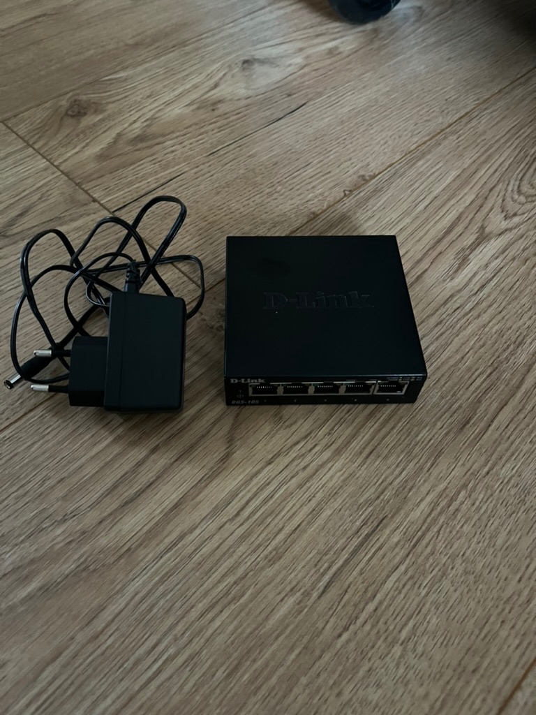 Prodám switch D-Link DGS-105 - 2