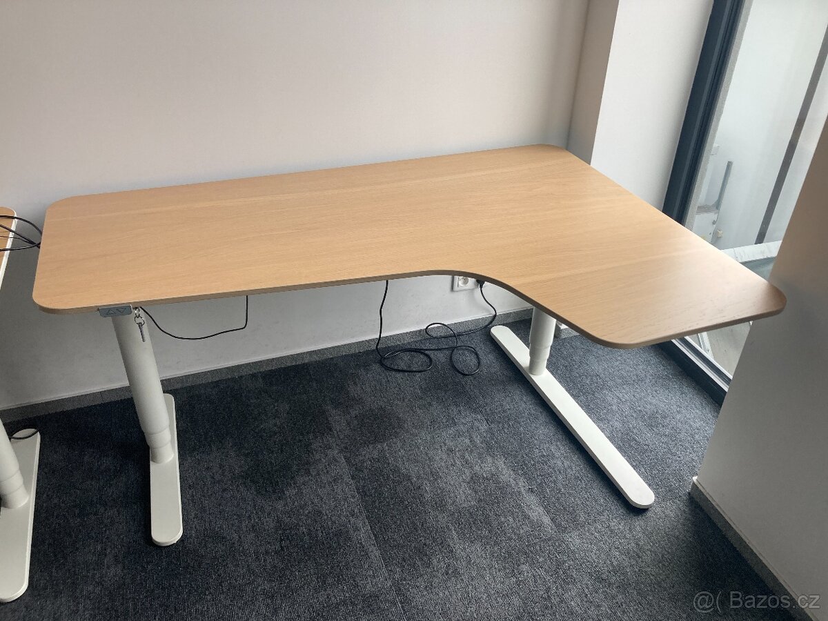 IKEA polohovatelný kancelářský stůl BEKANT pravý roh - 2