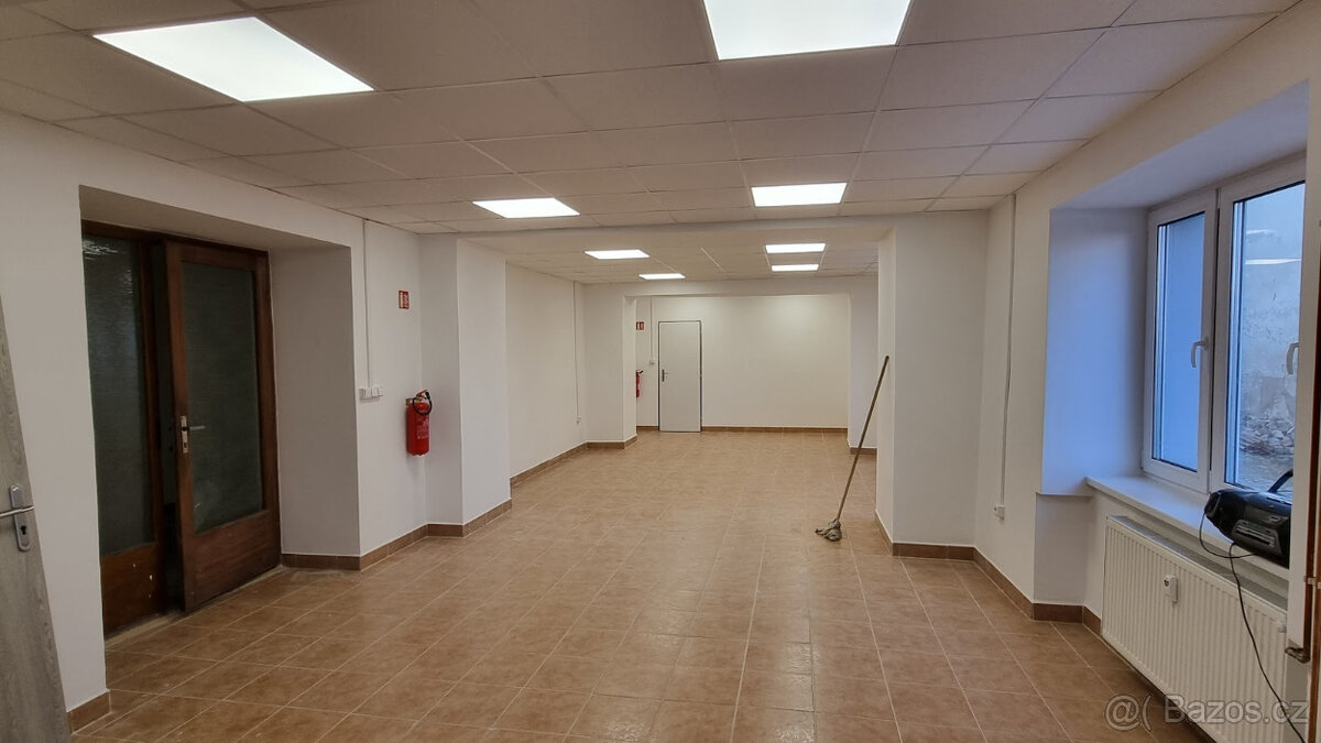 Pronajmu nebytový prostor 66 m2 v centru Č. Kostelce - 2