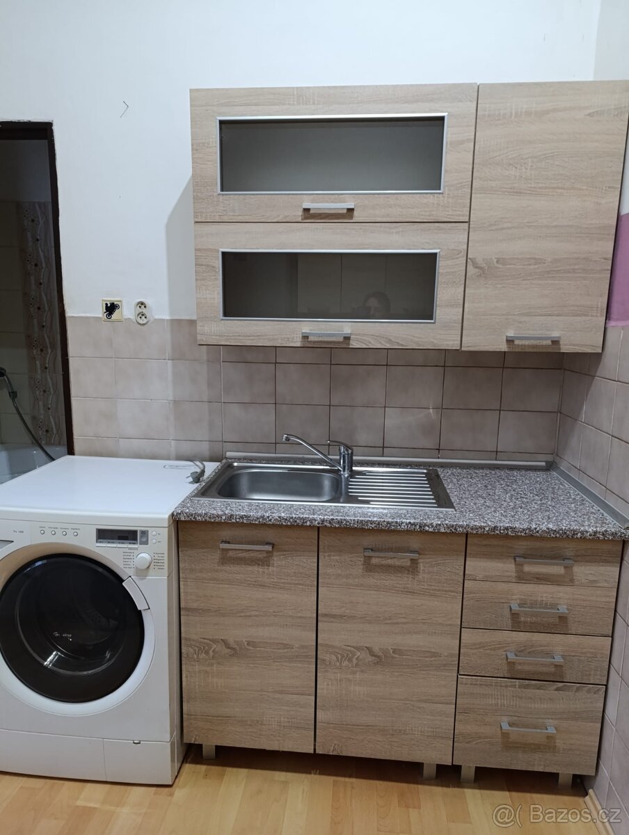 Pronájem bytu 2+1 Karlovy Vary - 2