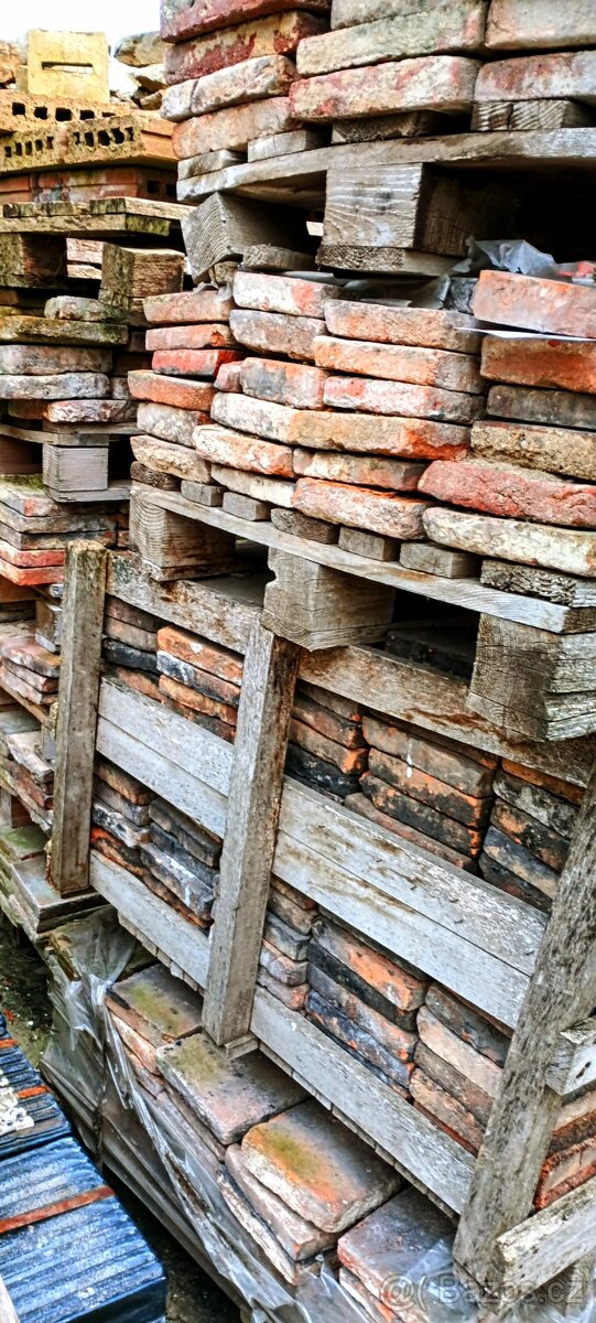 stará půdová dlažba - 2