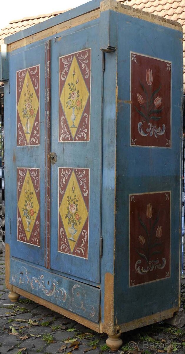 Prodáme lidovou malovanou skříň - 2