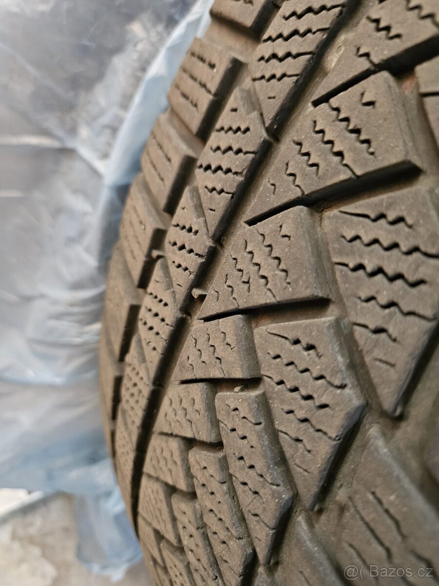 zimní pneu 215/65 R17 - 2