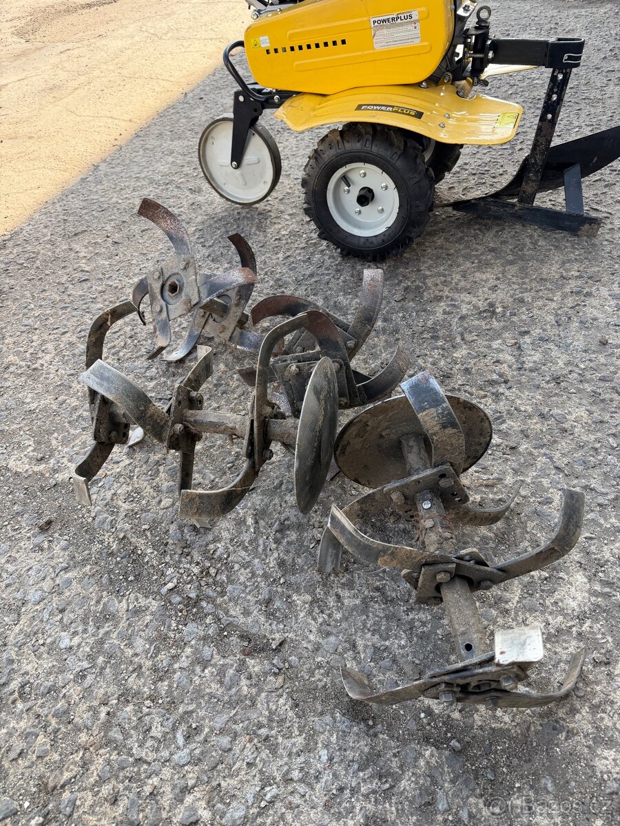 Prodej rotavatoru s prislusenstvim - 2