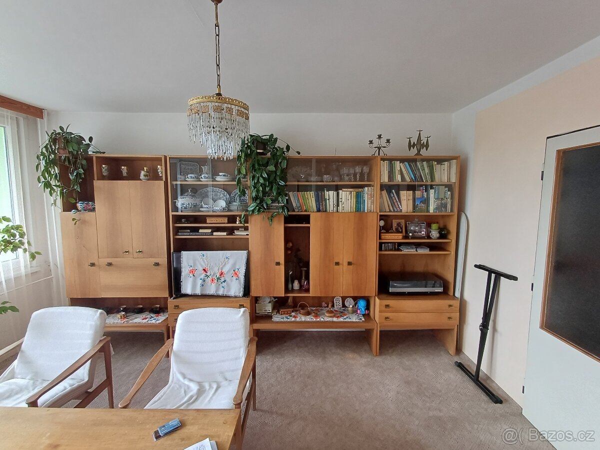 Retro nábytek obyvaci stena+loznice - 2