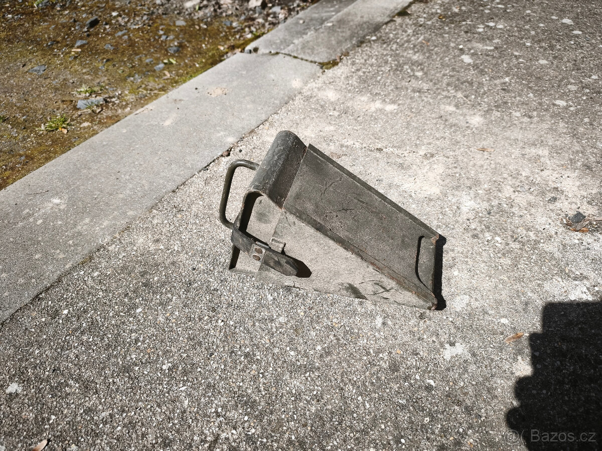 DKW Munga - klín s držákem - 2