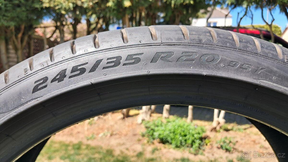 Pirelli P Zero 245/35 R19 - 2