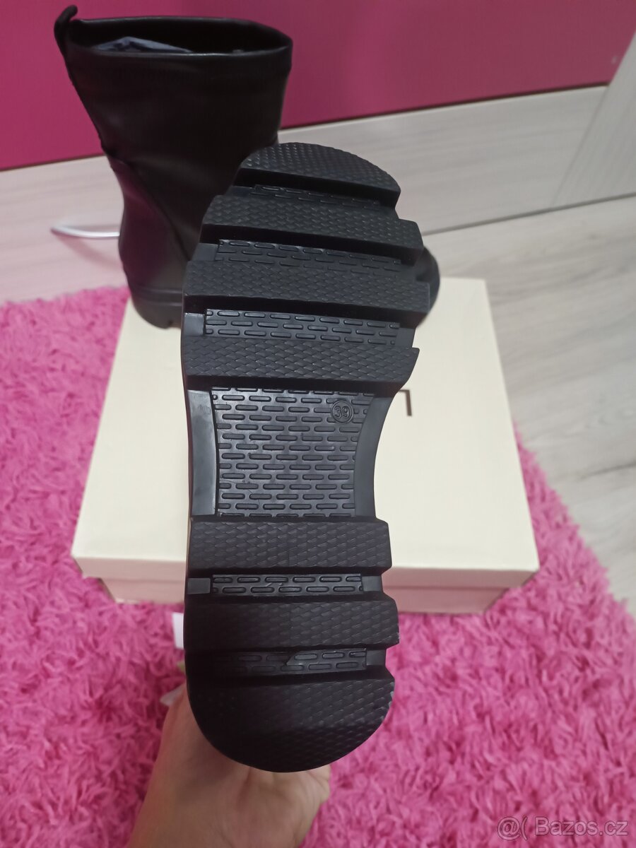 Nové kožené kotníkové boty kozačky Chelsea boty Lasocki vel. - 2
