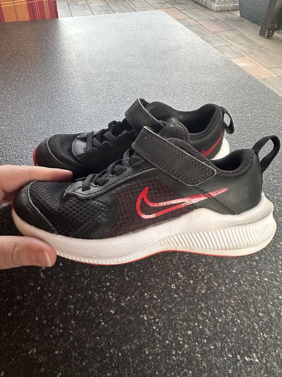 Nike, vel. 28,5 - top stav - 2