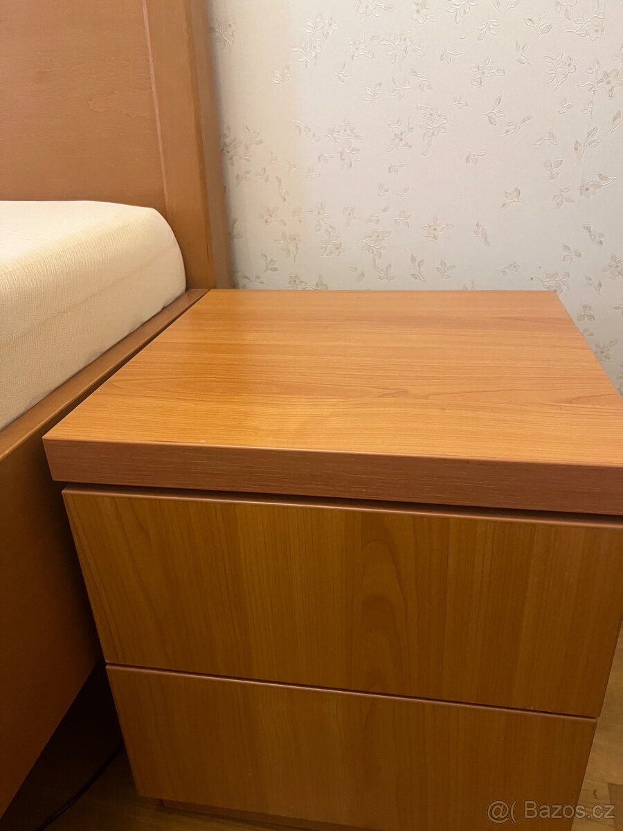 Dřevěná postel 180x200cm s nočními stolky - 2