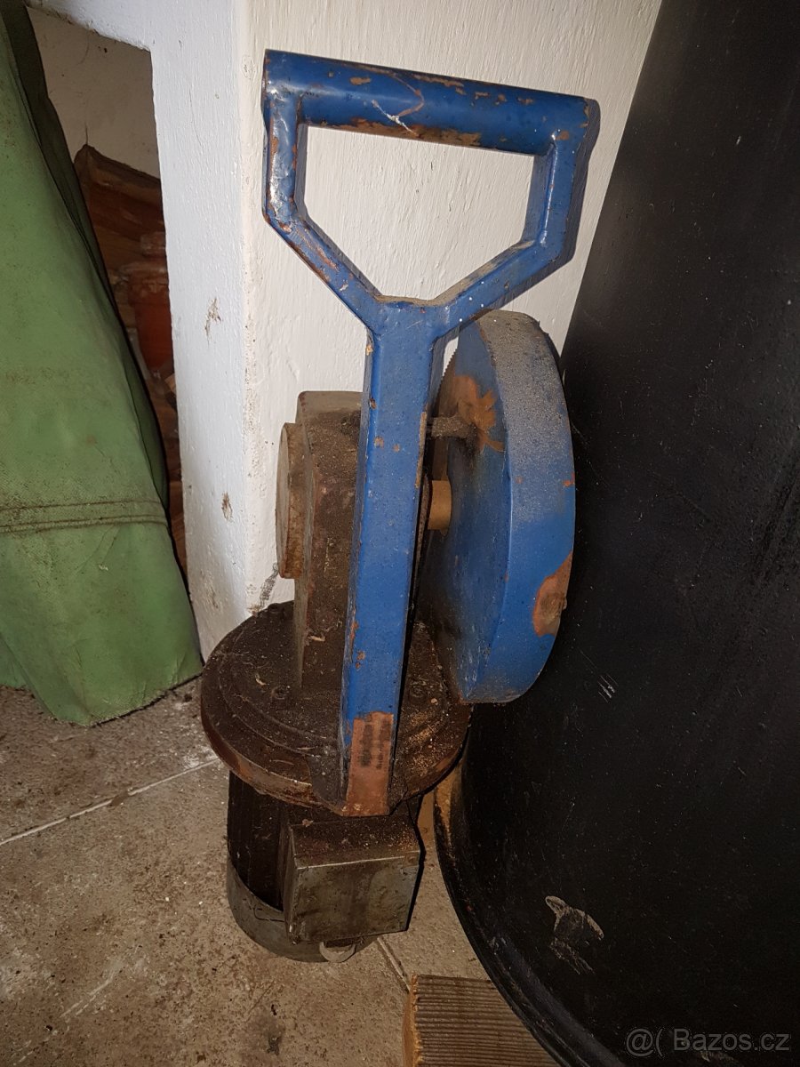 Převodovka s elektromotorem z kotoučové pily na kov. - 2