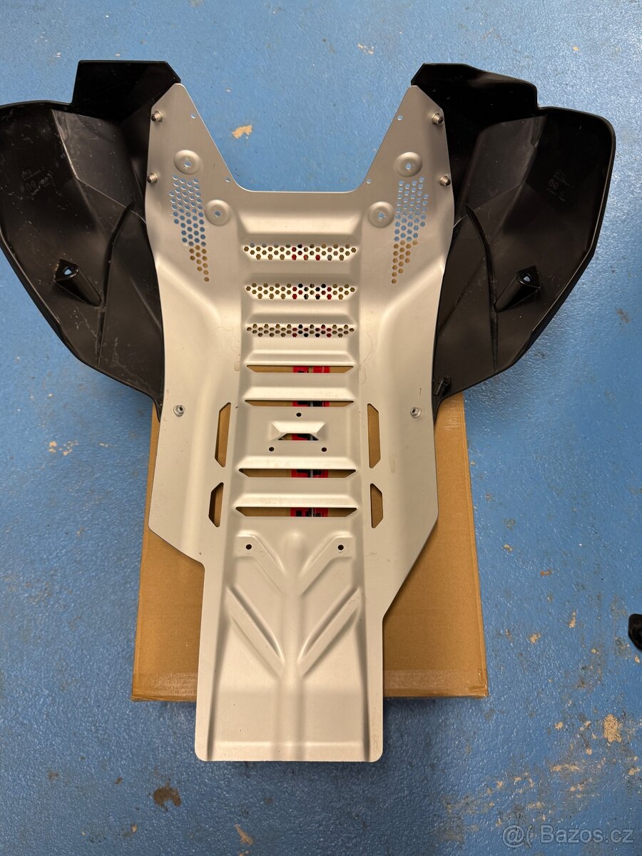 KTM 890 adv, originál kryt motoru - 2