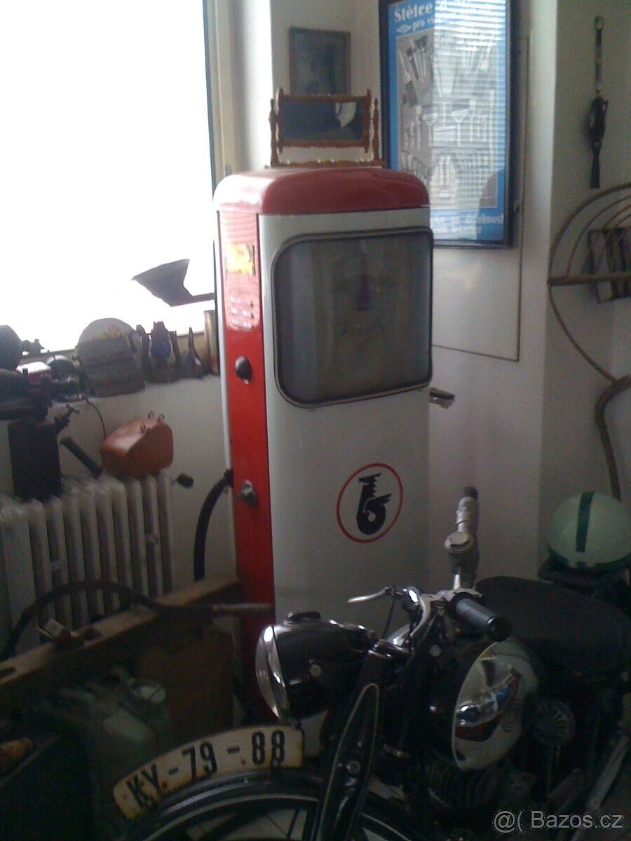 Historický stojan / Benzina - 2