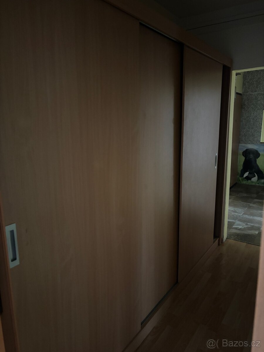 Výsuvná skříň na chodbě - 2
