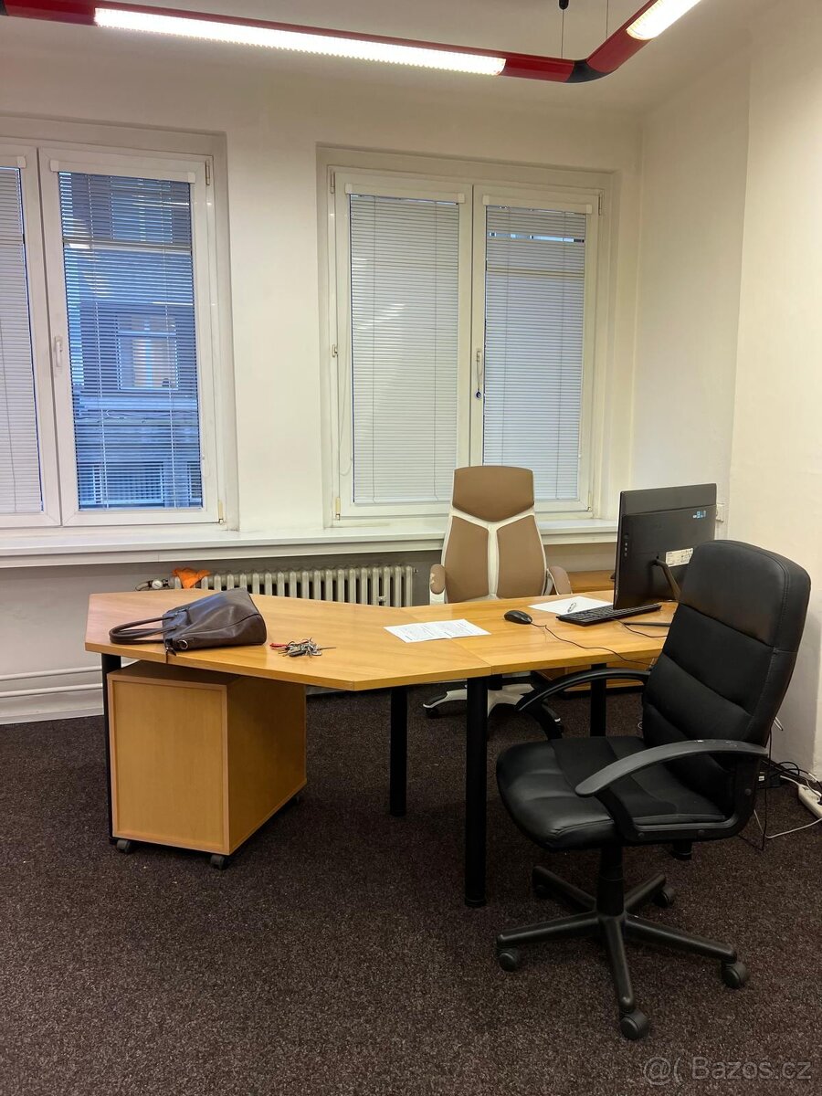 Kancelářský stůl - 2