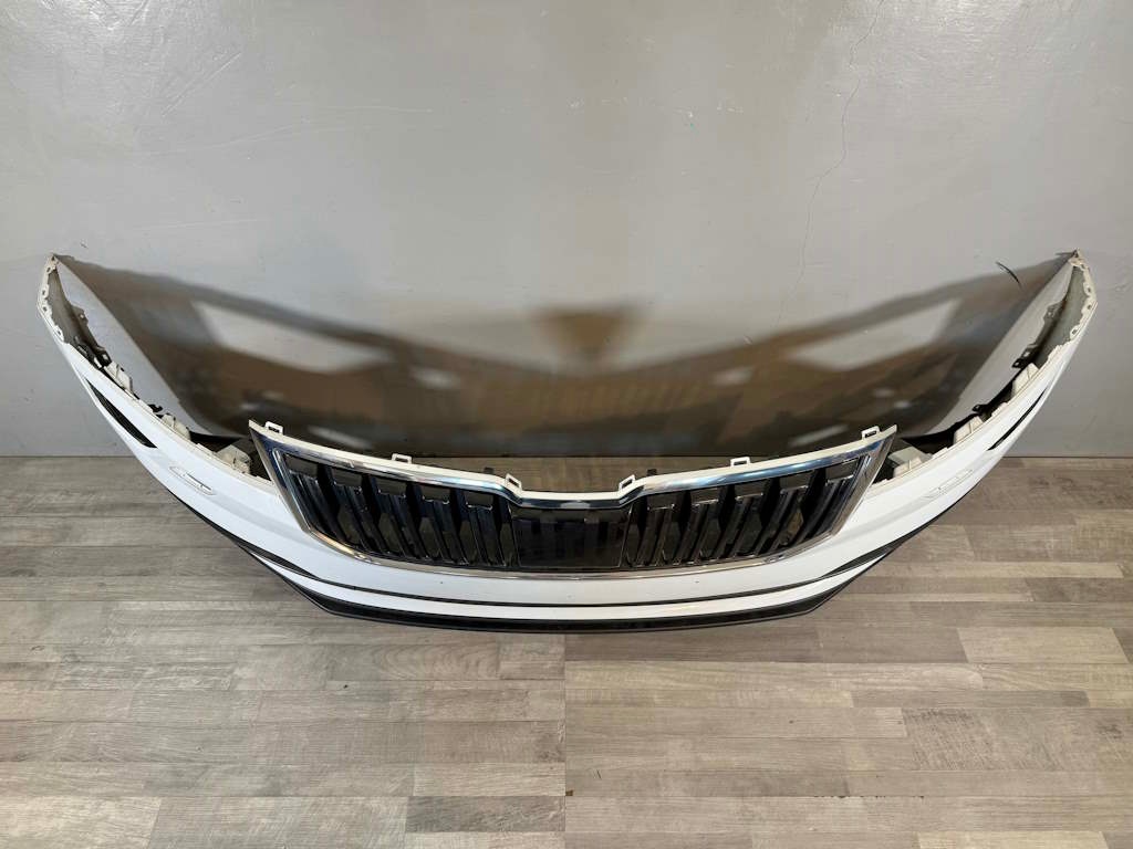 ŠKODA KAROQ - 2017-2020 - 57A - nárazník OST + maska - 2