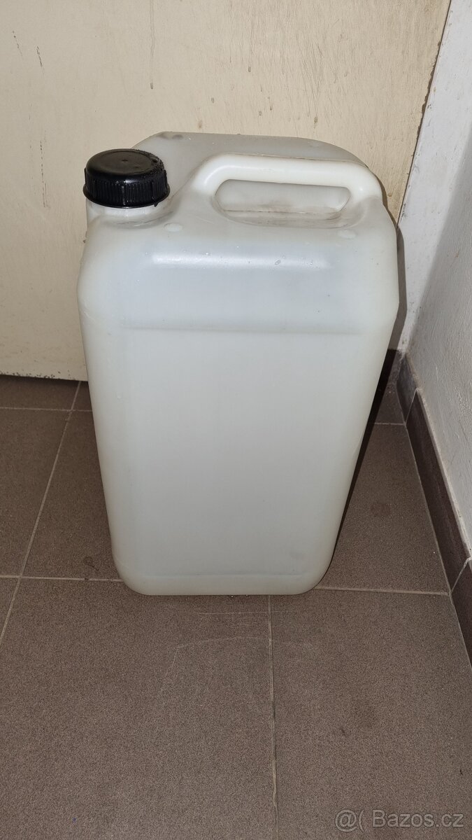 PLASTOVÝ KANYSTR 20 LITRŮ - 2