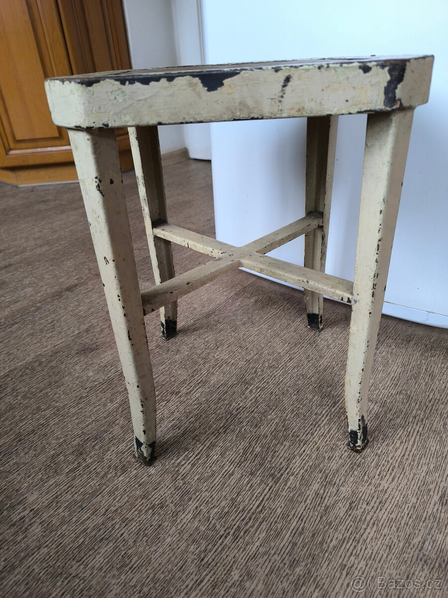 Stará židle, stolička,štokrle,židlička rok 1900-1930,zdobená - 2