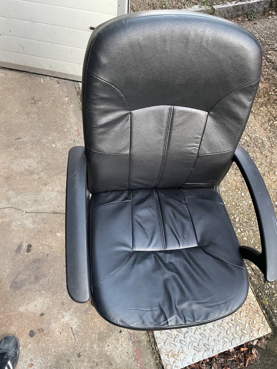 Počítačové kožené kreslo - 2