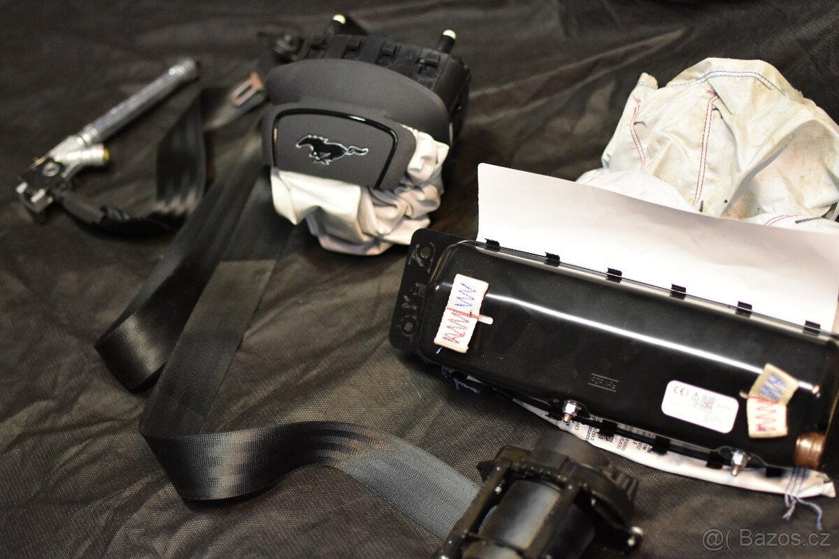 Ford Mustang mach 2024 - 2