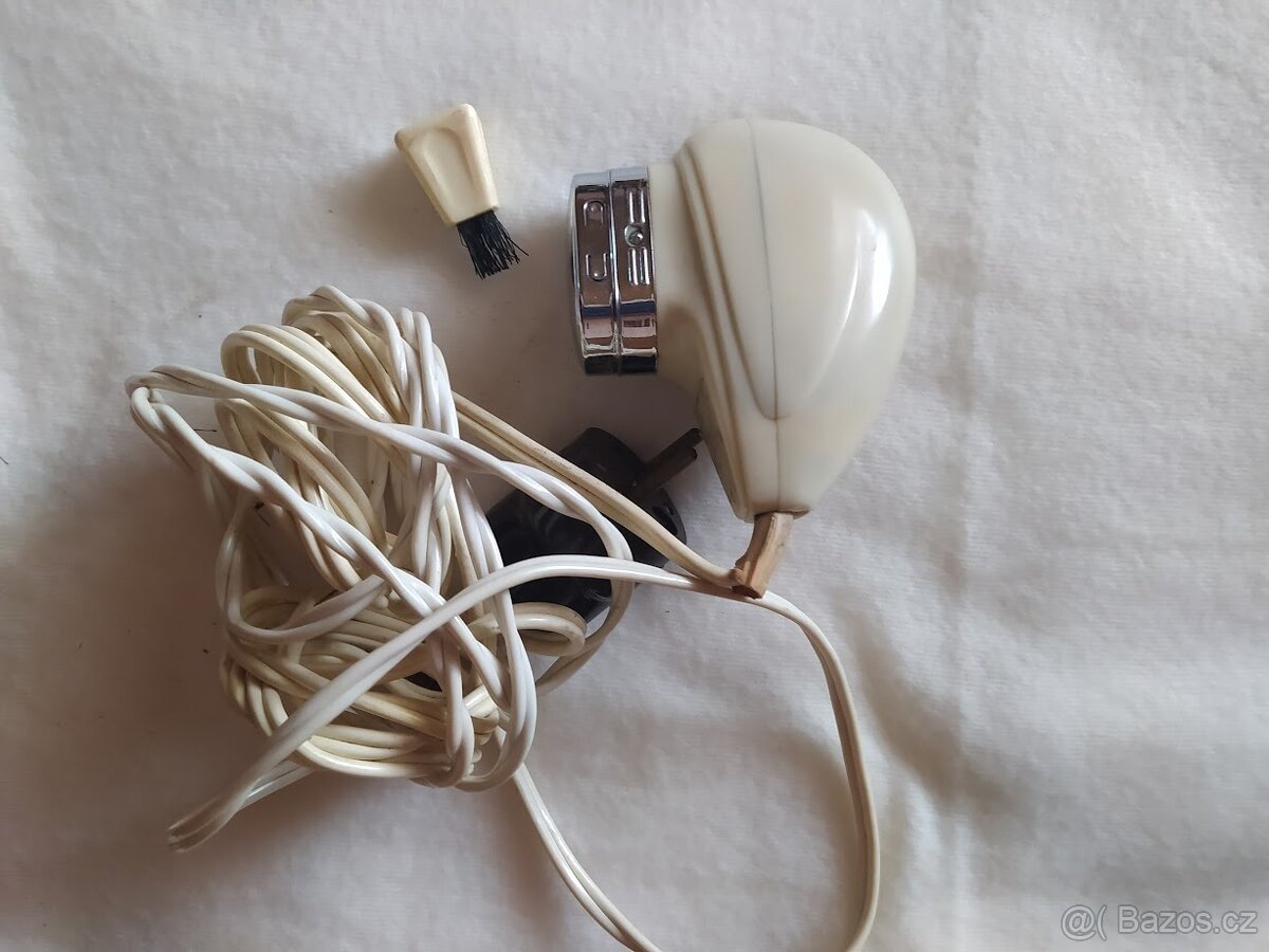 starý holící strojek - 2