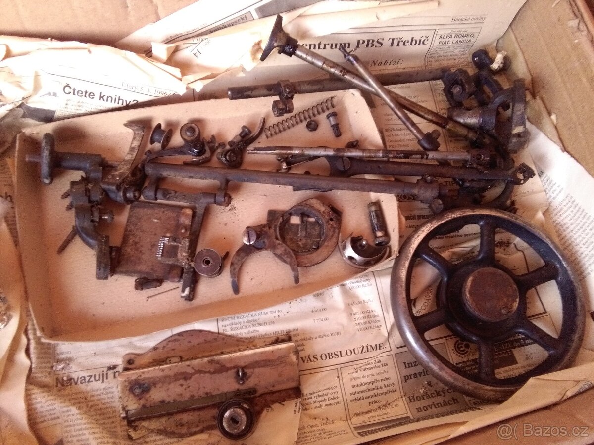 Starý šicí stroj Bobbin - 2