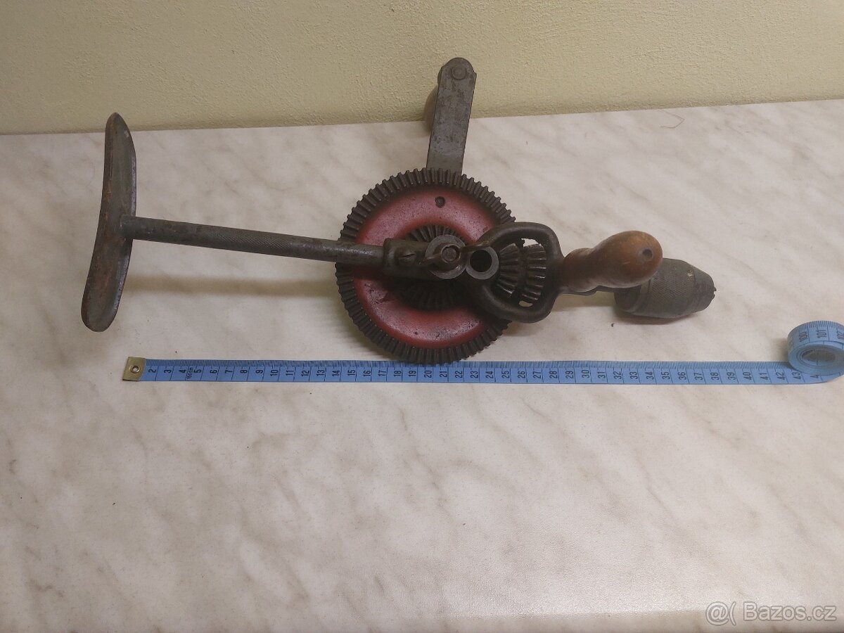 Stará ruční vrtačka- dvourychlostní. - 2