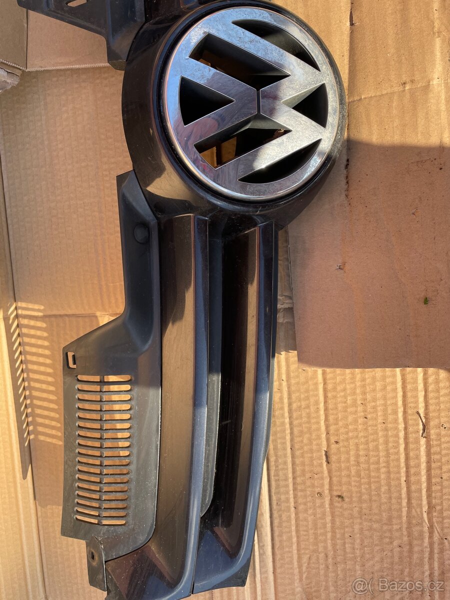 VW Golf 5 – přední maska (LC9Z – černá perleť) - 2