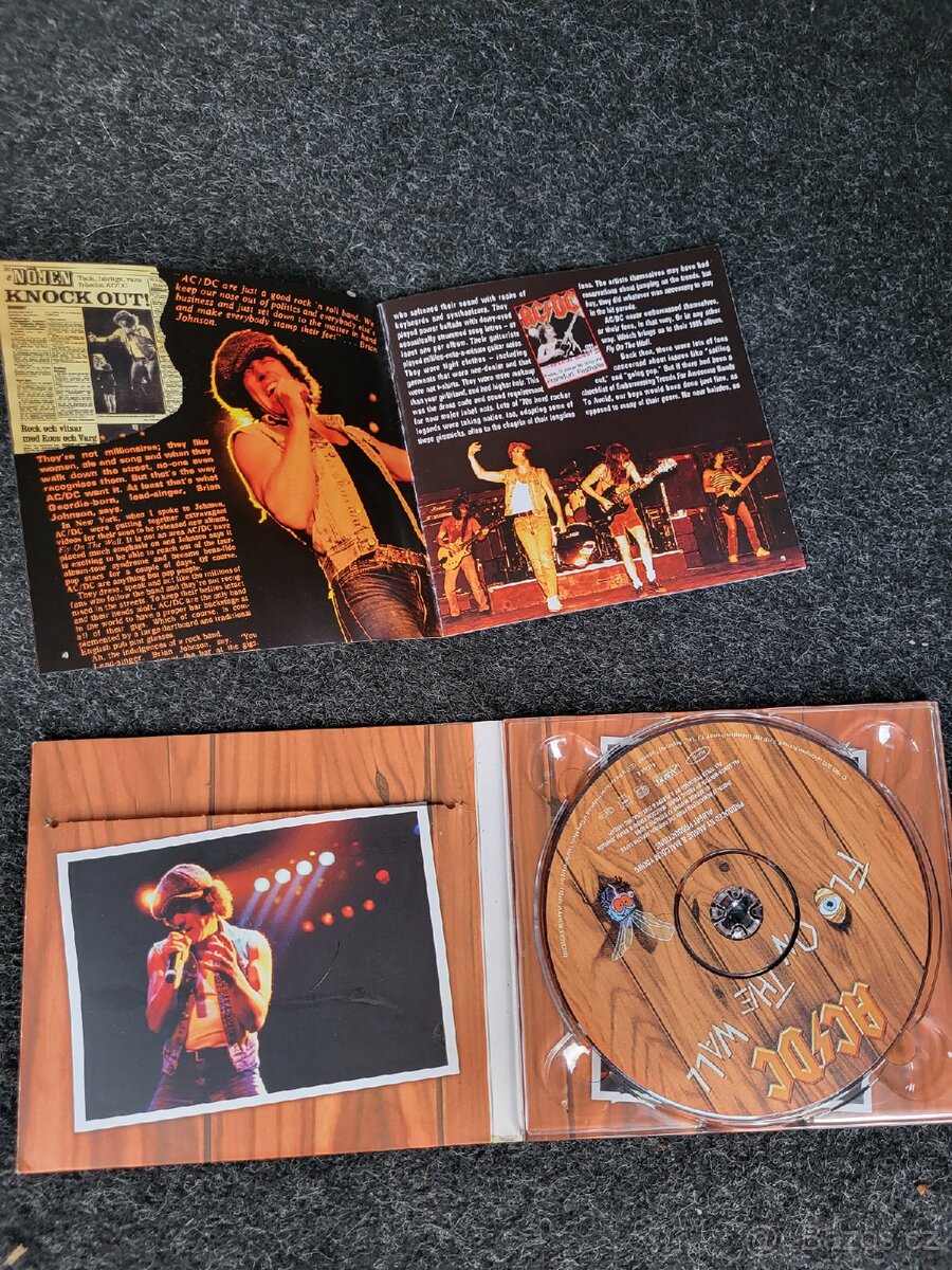 AC DC flon the wall - 2