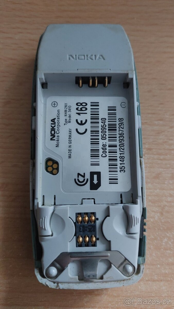 Retro mobilní telefon - Nokia 3410. - 2