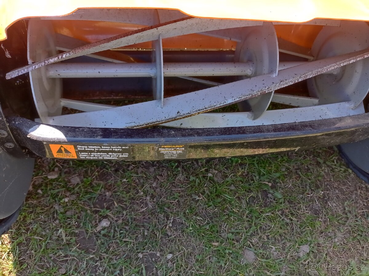 Vřetenová sekačka Fiskars - 2