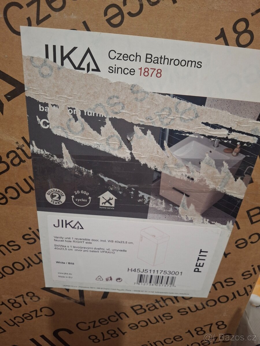Koupelnová skříňka s umyvadlem - 2