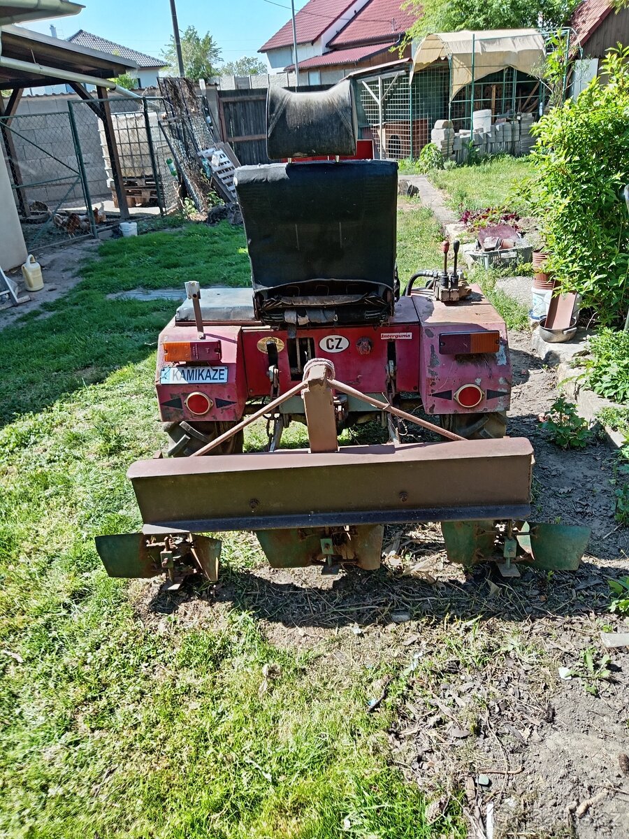 Malotraktor+nahrnovaci/vyoravaci pluh - 2