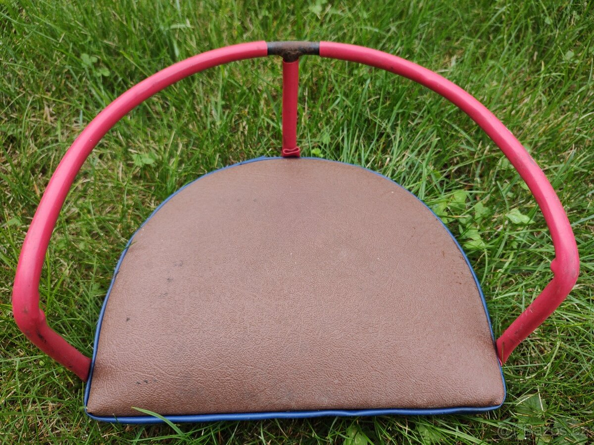 Dobové dětské sedátko na kolo v krásném stavu - 2